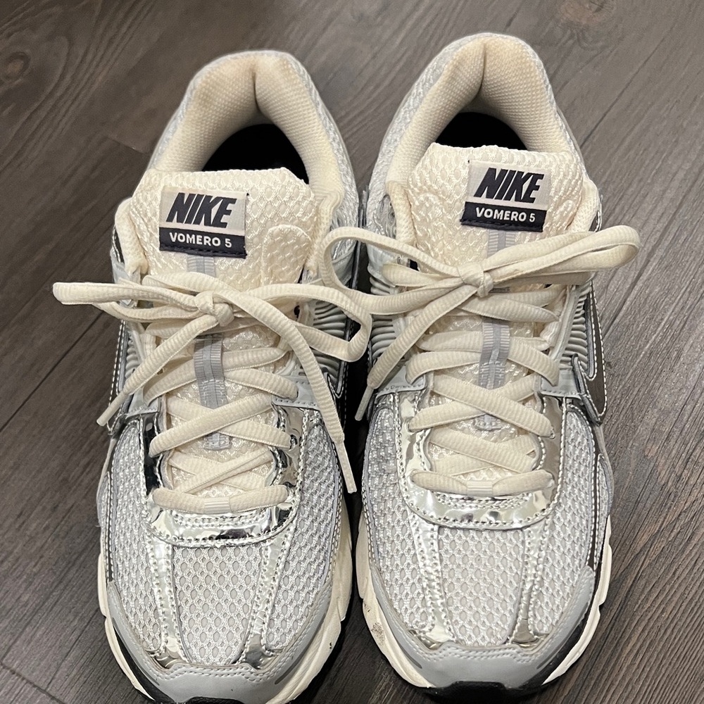 Nike Vomero 5 Cream and Gray Shoes